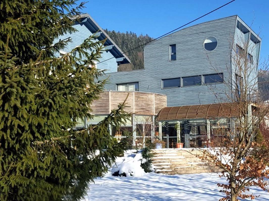 Logis Hotel Les Sapins Le Menil Exterior photo